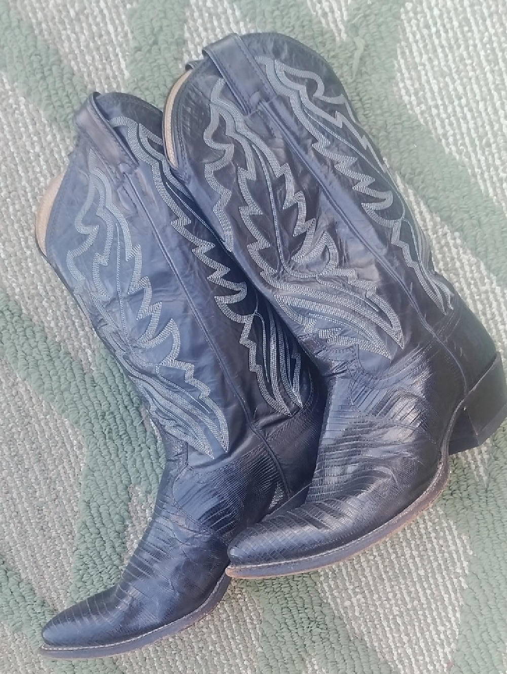 Justin Vintage Black Western Cowboy Boots with Embroidered Shaft 9D